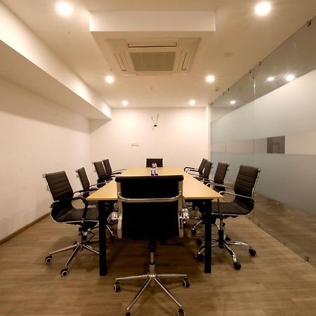 Crayon Hotels Gandhinagar Exterior photo