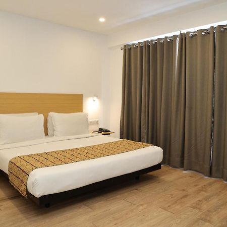 Crayon Hotels Gandhinagar Exterior photo