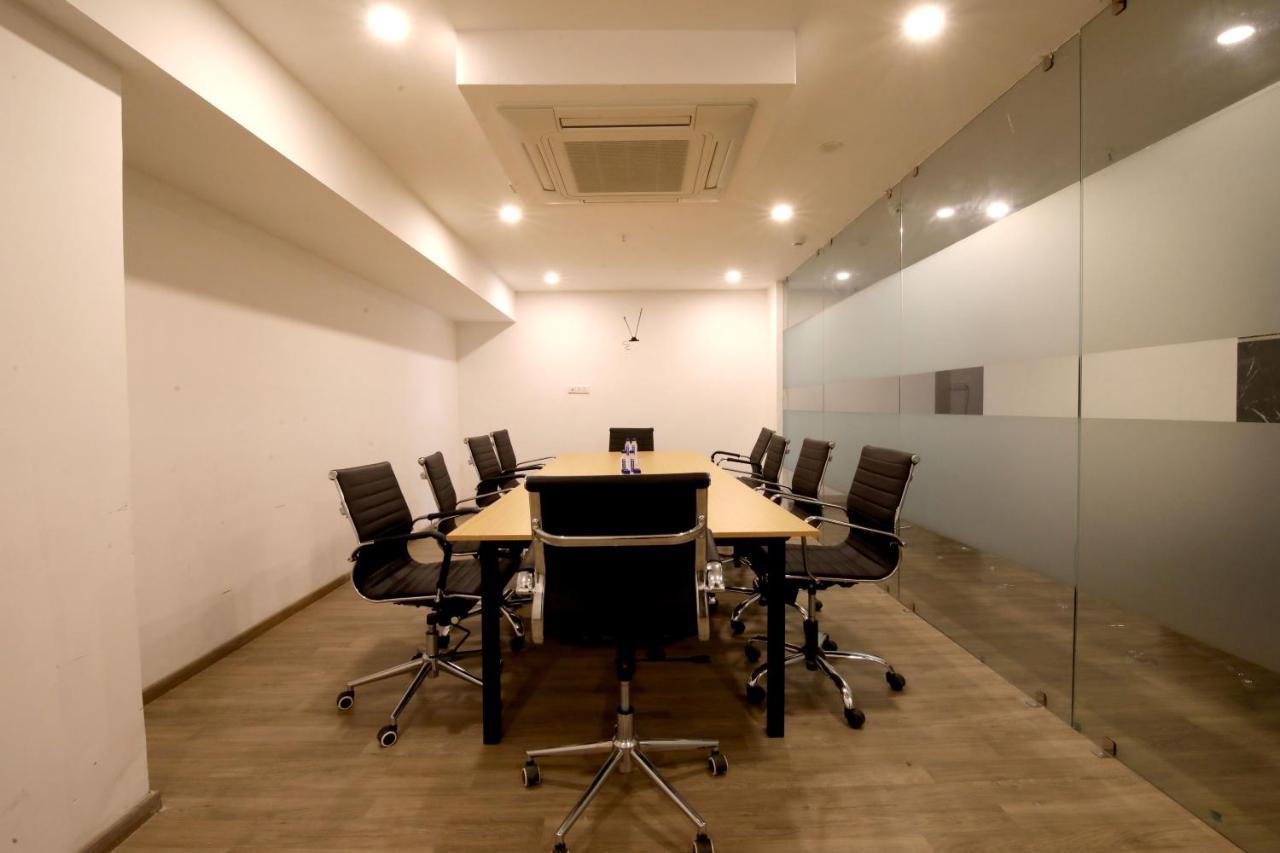 Crayon Hotels Gandhinagar Exterior photo