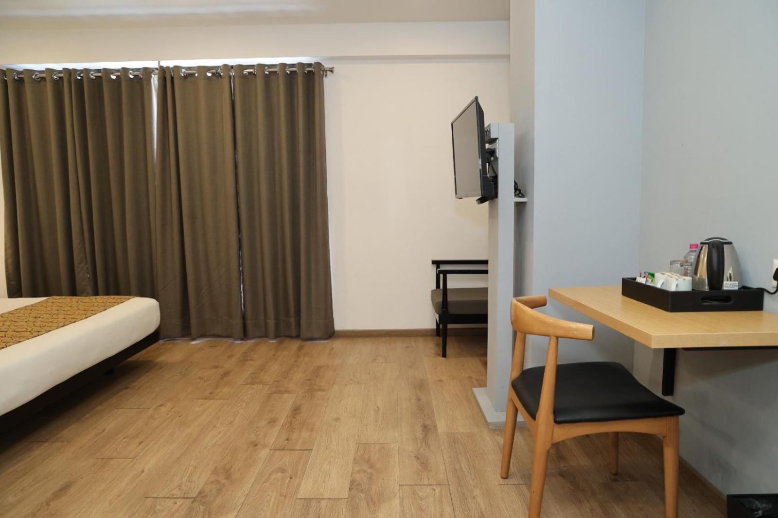 Crayon Hotels Gandhinagar Exterior photo